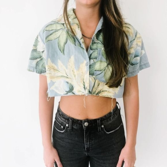 Vintage Cropped Hawaiian Button Up Top - Picture 6 of 7